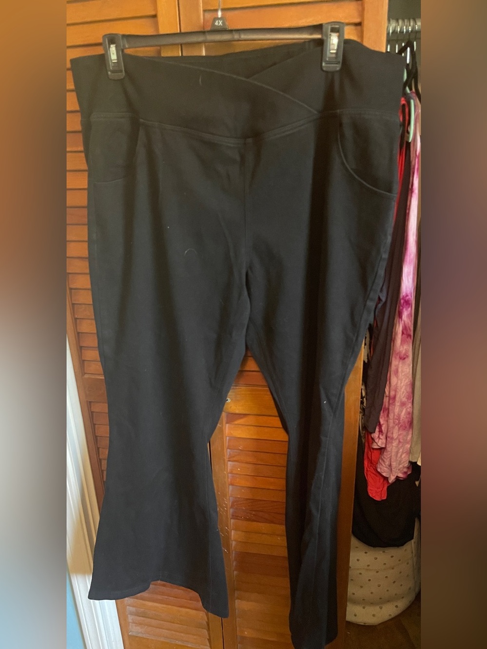 HALARA Black Cross-Waist Flare Leggings